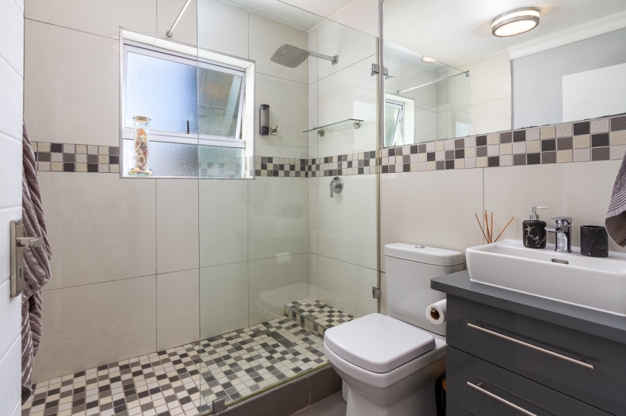 2 Bedroom Property for Sale in Green Point Western Cape